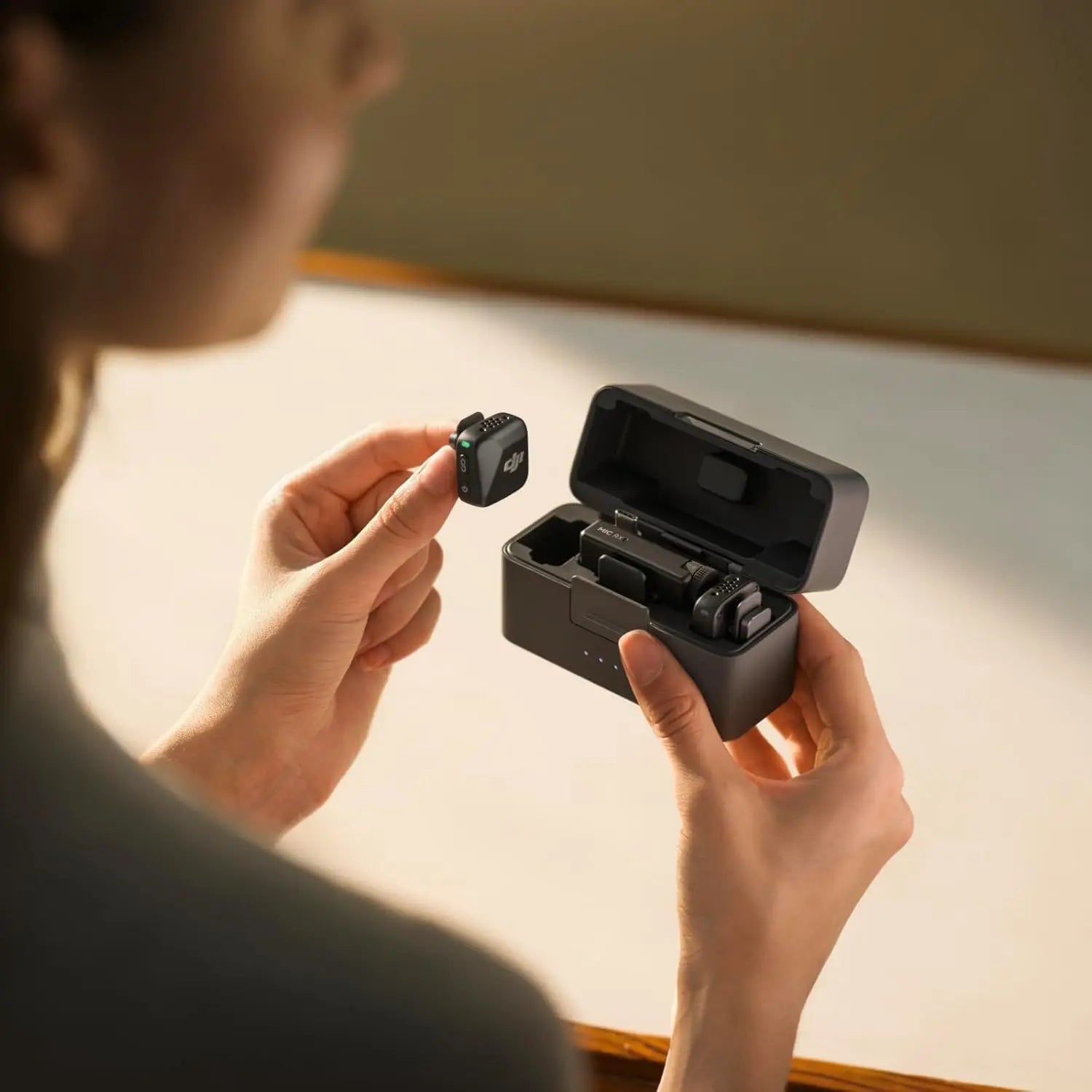 DJI Mic Mini Wireless Microphone 48-Hour Operation w/ Case Two-Level Active Noise Cancelling